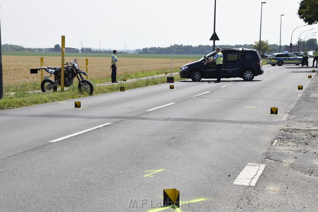 Schwerer Krad Pkw Unfall Koeln Porz Libur Liburer Landstr (Krad Fahrer nach Tagen verstorben) P108.JPG - Miklos Laubert